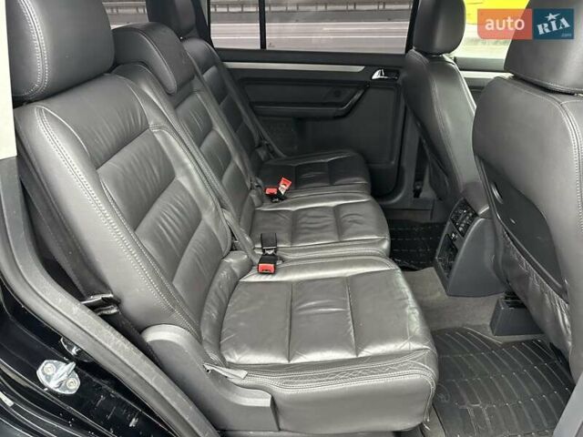 Черный Фольксваген Туран, объемом двигателя 1.6 л и пробегом 192 тыс. км за 5700 $, фото 7 на Automoto.ua