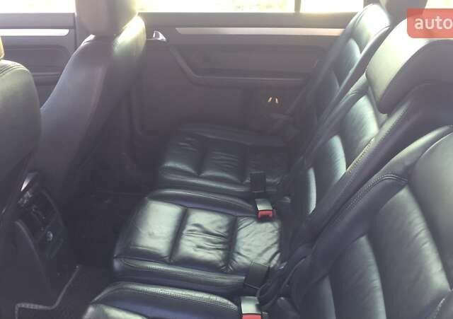 Черный Фольксваген Туран, объемом двигателя 1.97 л и пробегом 347 тыс. км за 5300 $, фото 4 на Automoto.ua