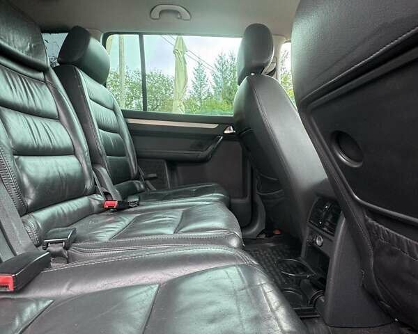 Черный Фольксваген Туран, объемом двигателя 1.98 л и пробегом 336 тыс. км за 5750 $, фото 3 на Automoto.ua