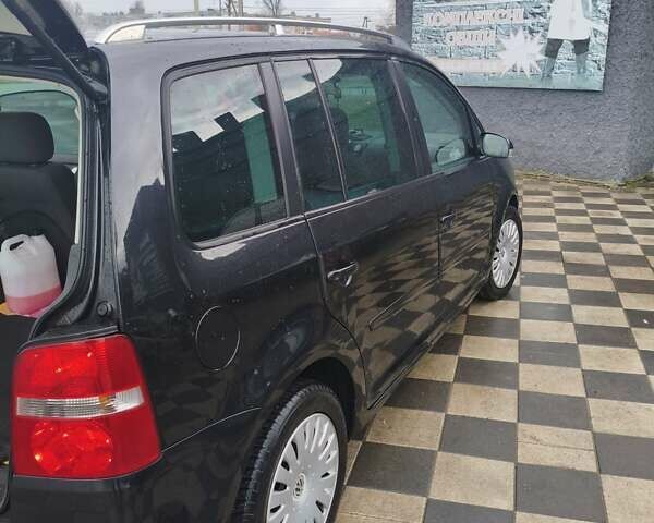 Чорний Фольксваген Туран, об'ємом двигуна 1.97 л та пробігом 262 тис. км за 6500 $, фото 2 на Automoto.ua