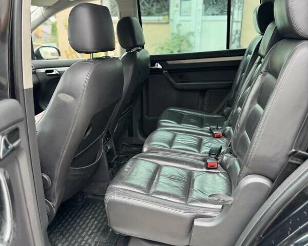 Черный Фольксваген Туран, объемом двигателя 1.98 л и пробегом 336 тыс. км за 5750 $, фото 8 на Automoto.ua