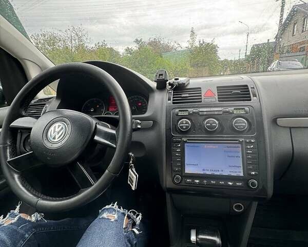 Черный Фольксваген Туран, объемом двигателя 1.98 л и пробегом 336 тыс. км за 5750 $, фото 14 на Automoto.ua