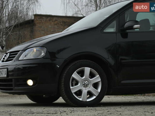 Чорний Фольксваген Туран, об'ємом двигуна 2 л та пробігом 267 тис. км за 5999 $, фото 5 на Automoto.ua