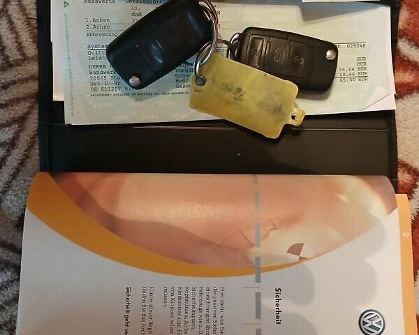 Черный Фольксваген Туран, объемом двигателя 1.6 л и пробегом 201 тыс. км за 4799 $, фото 70 на Automoto.ua