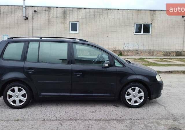 Чорний Фольксваген Туран, об'ємом двигуна 1.6 л та пробігом 249 тис. км за 5500 $, фото 8 на Automoto.ua