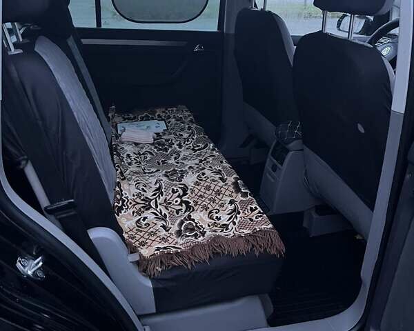 Черный Фольксваген Туран, объемом двигателя 1.97 л и пробегом 293 тыс. км за 5900 $, фото 11 на Automoto.ua