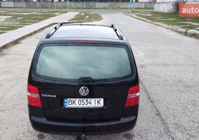 Чорний Фольксваген Туран, об'ємом двигуна 1.6 л та пробігом 249 тис. км за 5500 $, фото 15 на Automoto.ua