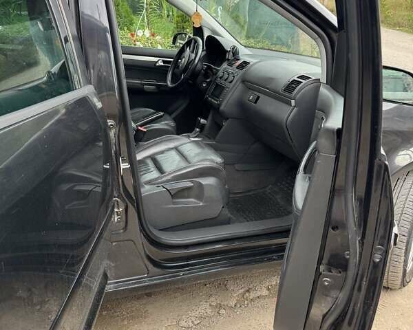 Черный Фольксваген Туран, объемом двигателя 1.98 л и пробегом 336 тыс. км за 5750 $, фото 7 на Automoto.ua