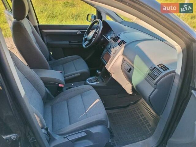 Черный Фольксваген Туран, объемом двигателя 1.6 л и пробегом 309 тыс. км за 5900 $, фото 4 на Automoto.ua