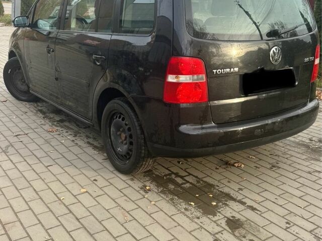 Чорний Фольксваген Туран, об'ємом двигуна 2 л та пробігом 300 тис. км за 2500 $, фото 2 на Automoto.ua