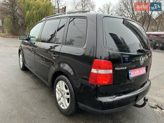 Черный Фольксваген Туран, объемом двигателя 1.6 л и пробегом 192 тыс. км за 5700 $, фото 3 на Automoto.ua