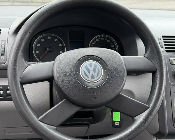 Черный Фольксваген Туран, объемом двигателя 1.6 л и пробегом 214 тыс. км за 5999 $, фото 40 на Automoto.ua