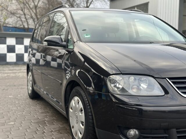 Черный Фольксваген Туран, объемом двигателя 1.6 л и пробегом 206 тыс. км за 5350 $, фото 3 на Automoto.ua