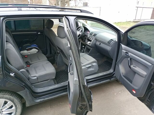 Черный Фольксваген Туран, объемом двигателя 1.6 л и пробегом 220 тыс. км за 6300 $, фото 7 на Automoto.ua