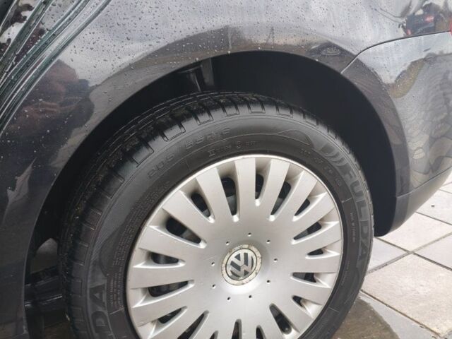 Черный Фольксваген Туран, объемом двигателя 2 л и пробегом 264 тыс. км за 6500 $, фото 11 на Automoto.ua