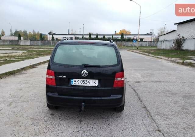 Чорний Фольксваген Туран, об'ємом двигуна 1.6 л та пробігом 249 тис. км за 5500 $, фото 5 на Automoto.ua