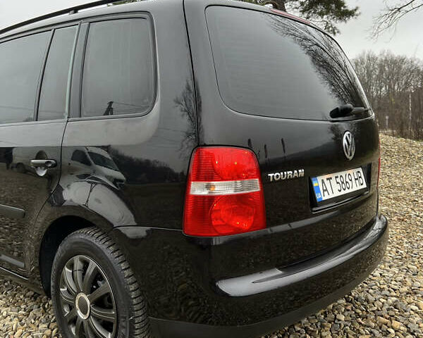 Черный Фольксваген Туран, объемом двигателя 1.6 л и пробегом 208 тыс. км за 5700 $, фото 15 на Automoto.ua