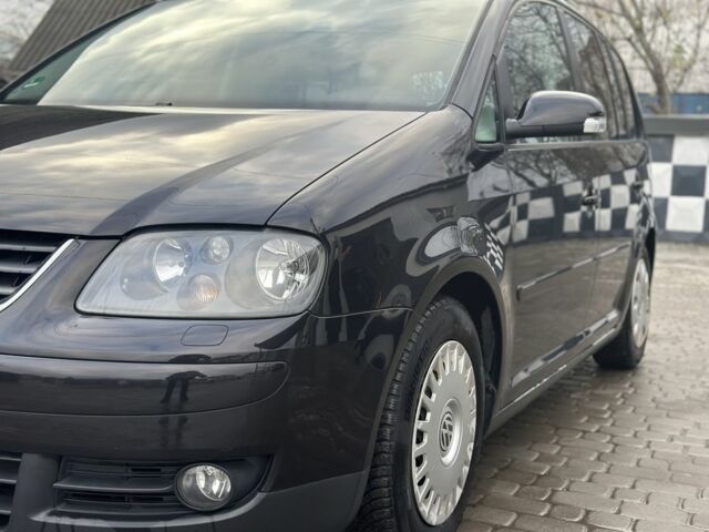 Черный Фольксваген Туран, объемом двигателя 1.6 л и пробегом 206 тыс. км за 5350 $, фото 4 на Automoto.ua