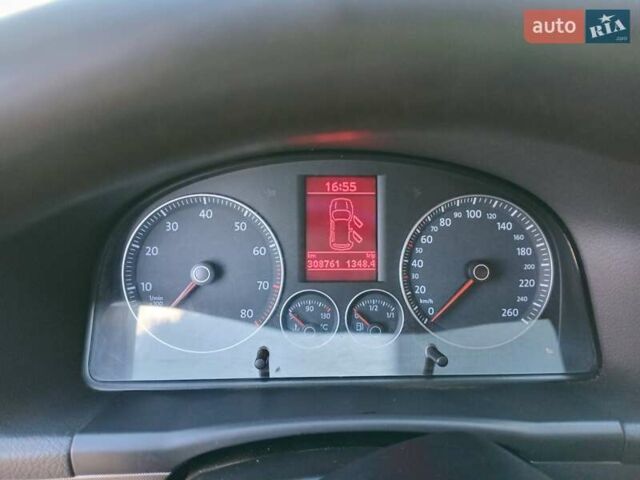 Черный Фольксваген Туран, объемом двигателя 1.6 л и пробегом 309 тыс. км за 5900 $, фото 8 на Automoto.ua