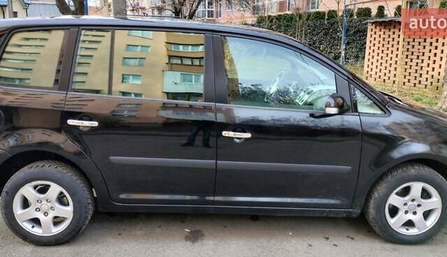 Черный Фольксваген Туран, объемом двигателя 1.6 л и пробегом 202 тыс. км за 5300 $, фото 1 на Automoto.ua