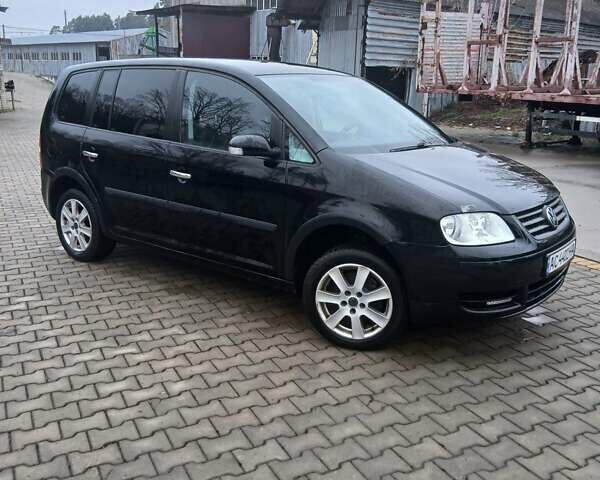 Чорний Фольксваген Туран, об'ємом двигуна 1.6 л та пробігом 293 тис. км за 4600 $, фото 2 на Automoto.ua