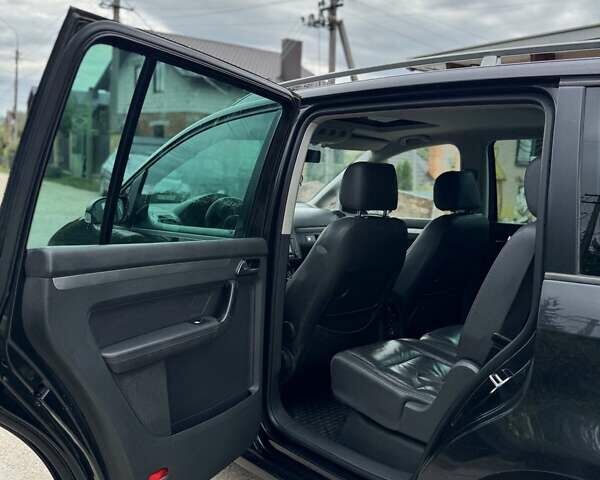 Черный Фольксваген Туран, объемом двигателя 1.98 л и пробегом 336 тыс. км за 5750 $, фото 4 на Automoto.ua