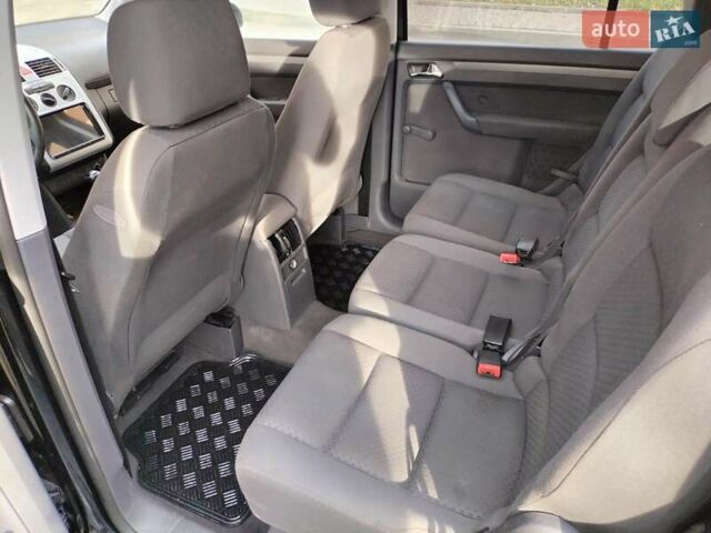 Черный Фольксваген Туран, объемом двигателя 1.6 л и пробегом 202 тыс. км за 5300 $, фото 12 на Automoto.ua