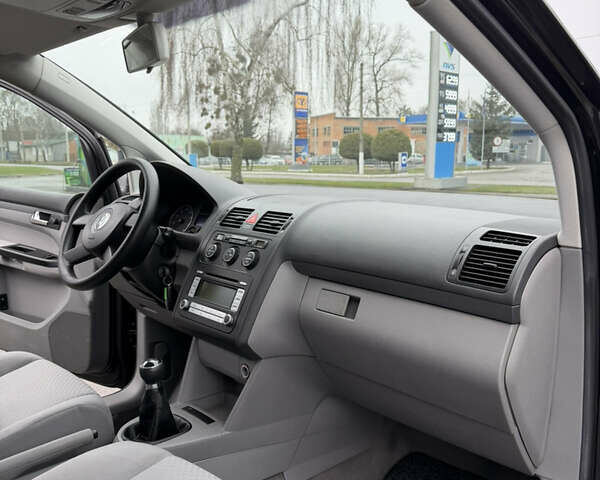 Черный Фольксваген Туран, объемом двигателя 1.6 л и пробегом 214 тыс. км за 5999 $, фото 30 на Automoto.ua