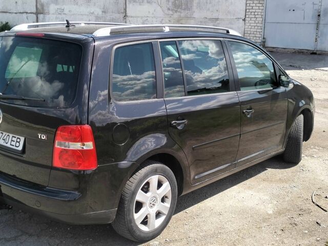 Черный Фольксваген Туран, объемом двигателя 2 л и пробегом 260 тыс. км за 6500 $, фото 3 на Automoto.ua