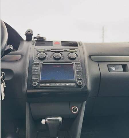 Черный Фольксваген Туран, объемом двигателя 1.98 л и пробегом 336 тыс. км за 5750 $, фото 13 на Automoto.ua