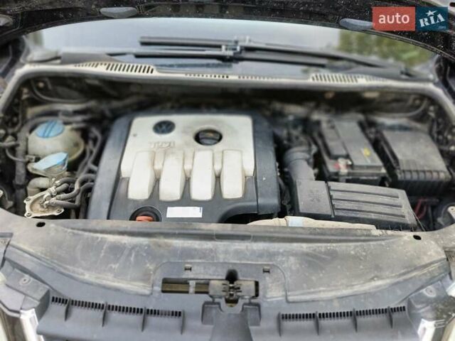 Черный Фольксваген Туран, объемом двигателя 1.98 л и пробегом 336 тыс. км за 5750 $, фото 15 на Automoto.ua