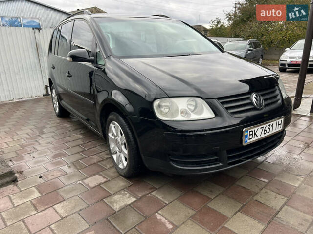 Черный Фольксваген Туран, объемом двигателя 1.6 л и пробегом 271 тыс. км за 5500 $, фото 13 на Automoto.ua