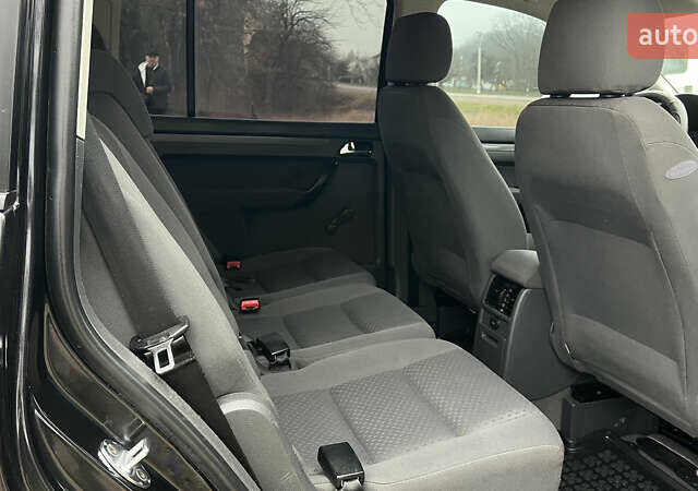 Черный Фольксваген Туран, объемом двигателя 1.6 л и пробегом 208 тыс. км за 5700 $, фото 27 на Automoto.ua