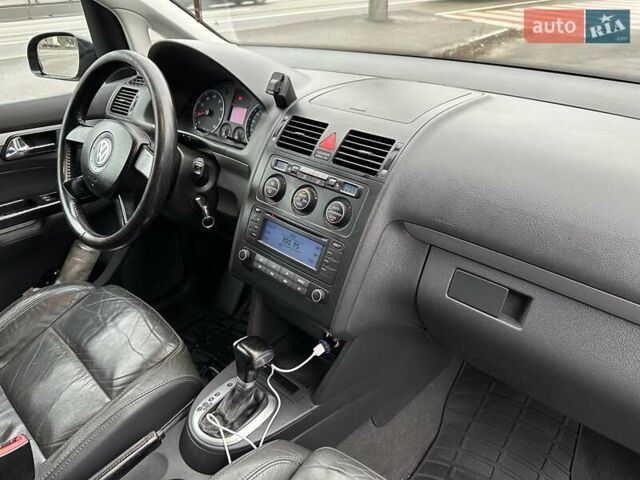 Черный Фольксваген Туран, объемом двигателя 1.6 л и пробегом 192 тыс. км за 5700 $, фото 11 на Automoto.ua