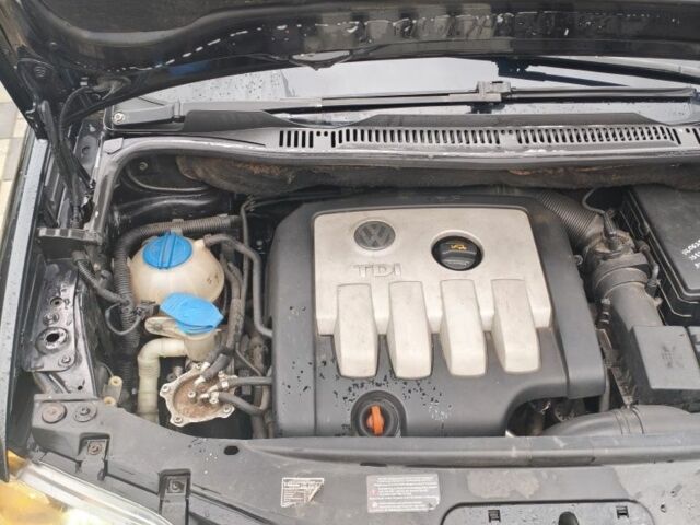 Черный Фольксваген Туран, объемом двигателя 2 л и пробегом 264 тыс. км за 6500 $, фото 16 на Automoto.ua