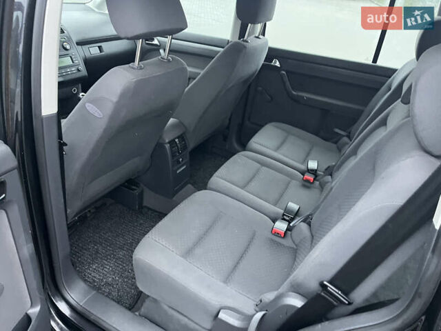 Черный Фольксваген Туран, объемом двигателя 1.6 л и пробегом 213 тыс. км за 5500 $, фото 16 на Automoto.ua