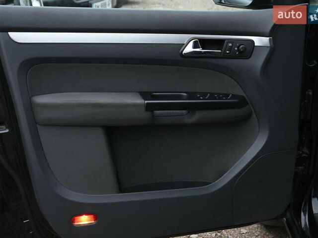 Чорний Фольксваген Туран, об'ємом двигуна 2 л та пробігом 267 тис. км за 5999 $, фото 13 на Automoto.ua