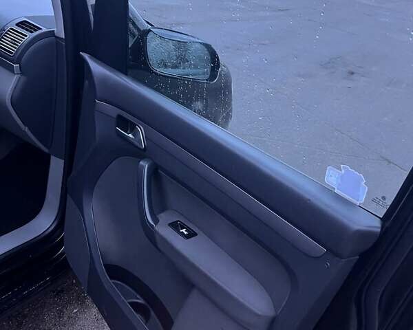 Черный Фольксваген Туран, объемом двигателя 1.97 л и пробегом 293 тыс. км за 5900 $, фото 8 на Automoto.ua