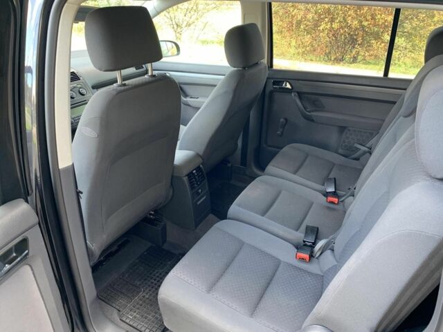 Чорний Фольксваген Туран, об'ємом двигуна 0 л та пробігом 244 тис. км за 6450 $, фото 3 на Automoto.ua