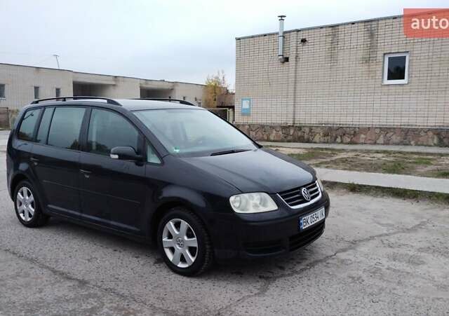 Чорний Фольксваген Туран, об'ємом двигуна 1.6 л та пробігом 249 тис. км за 5500 $, фото 9 на Automoto.ua