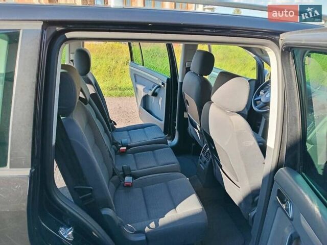 Черный Фольксваген Туран, объемом двигателя 1.6 л и пробегом 309 тыс. км за 5900 $, фото 10 на Automoto.ua