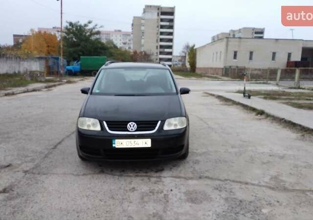 Чорний Фольксваген Туран, об'ємом двигуна 1.6 л та пробігом 249 тис. км за 5500 $, фото 4 на Automoto.ua