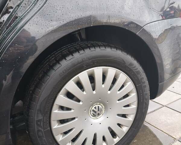 Чорний Фольксваген Туран, об'ємом двигуна 1.97 л та пробігом 262 тис. км за 6500 $, фото 52 на Automoto.ua