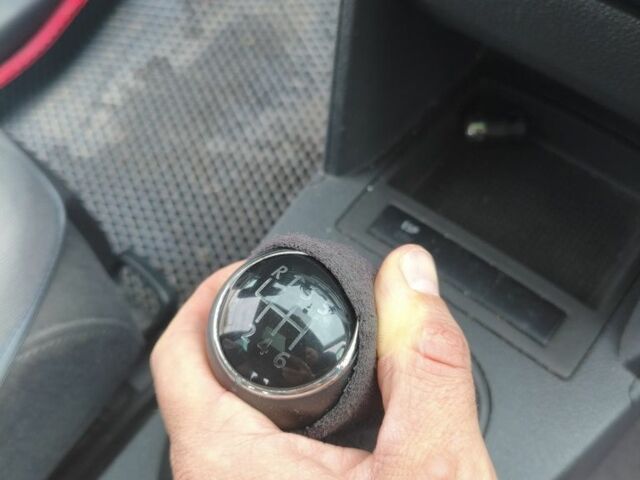 Черный Фольксваген Туран, объемом двигателя 2 л и пробегом 264 тыс. км за 6500 $, фото 13 на Automoto.ua