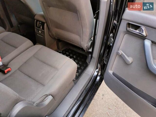 Черный Фольксваген Туран, объемом двигателя 1.6 л и пробегом 202 тыс. км за 5300 $, фото 13 на Automoto.ua