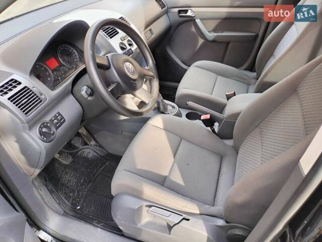 Черный Фольксваген Туран, объемом двигателя 1.6 л и пробегом 202 тыс. км за 5300 $, фото 9 на Automoto.ua