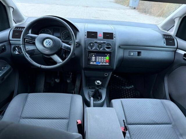 Черный Фольксваген Туран, объемом двигателя 0 л и пробегом 300 тыс. км за 2970 $, фото 6 на Automoto.ua