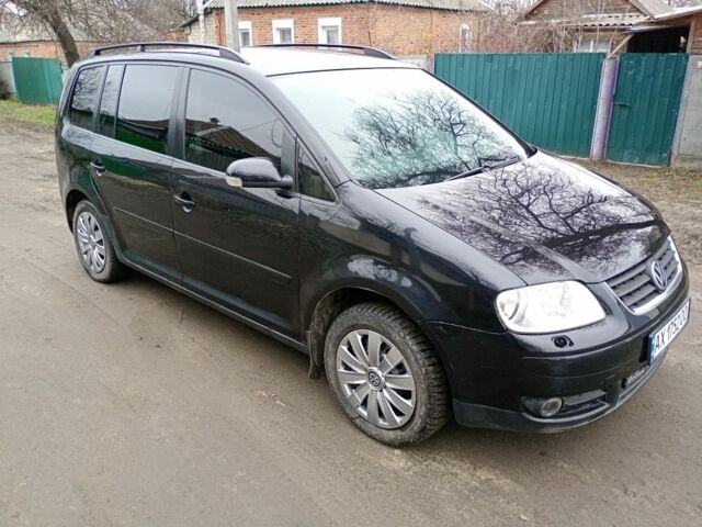 Черный Фольксваген Туран, объемом двигателя 1.6 л и пробегом 220 тыс. км за 6300 $, фото 1 на Automoto.ua