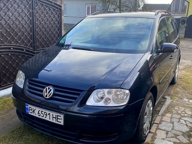 Чорний Фольксваген Туран, об'ємом двигуна 1.6 л та пробігом 205 тис. км за 5200 $, фото 3 на Automoto.ua