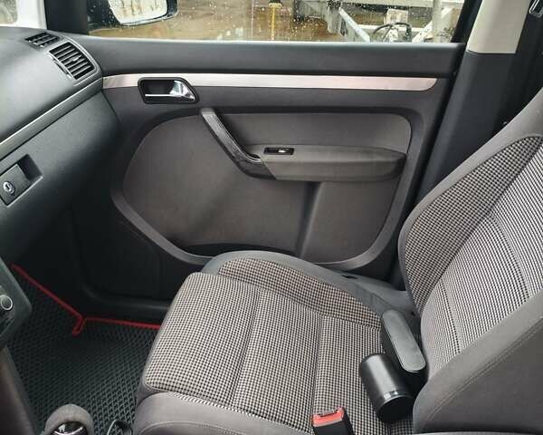 Чорний Фольксваген Туран, об'ємом двигуна 1.97 л та пробігом 262 тис. км за 6500 $, фото 58 на Automoto.ua